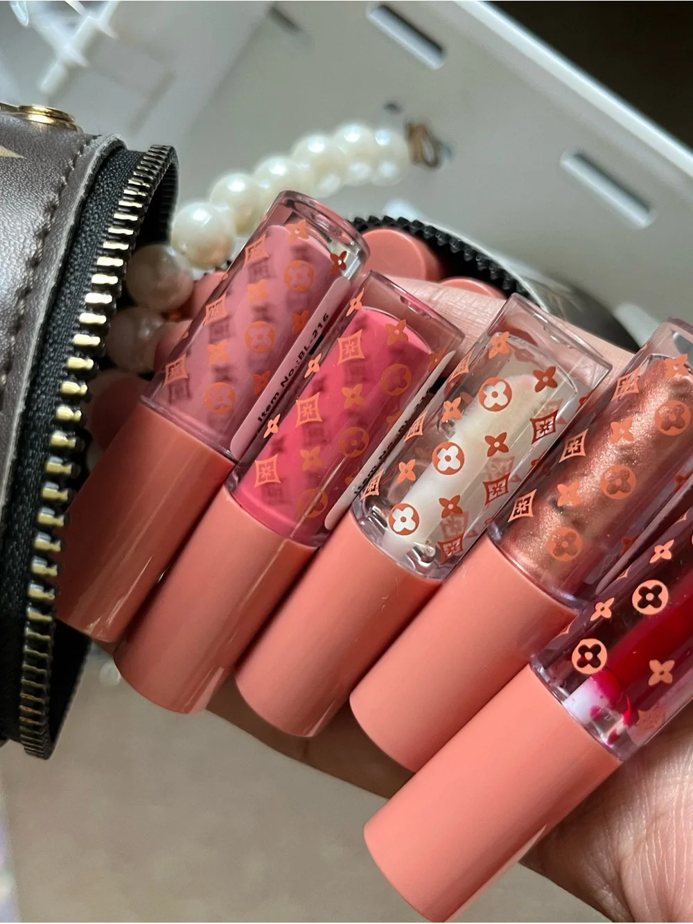 Lipgloss with case